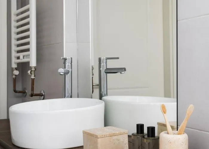 Ikaros Skyline Retreat - 6th Floor View Apartment *